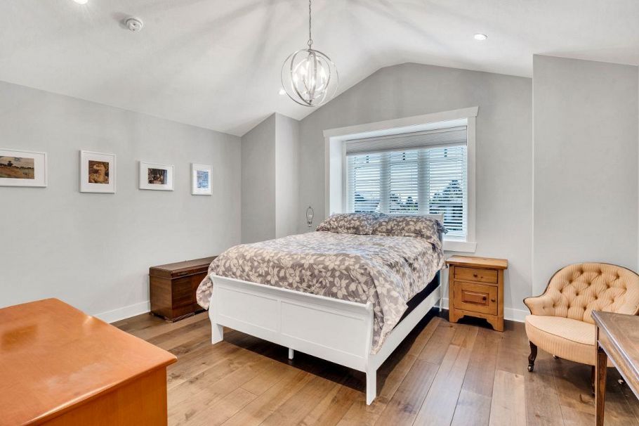 738 E 13th Street North Vancouver, BC - 14