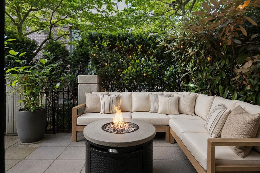 153 W 2nd Street North Vancouver, BC - 28