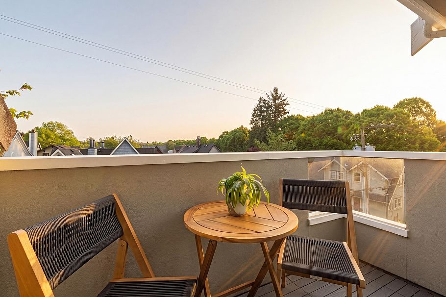 2558 W 4th Avenue Vancouver, BC - 6