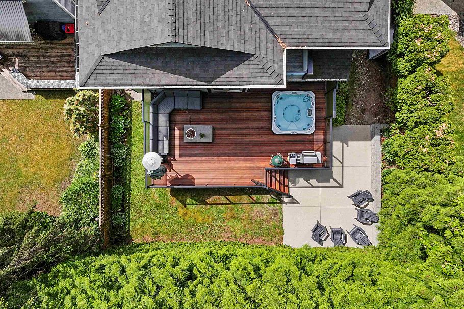 1690 Cascade Court North Vancouver, BC - 2