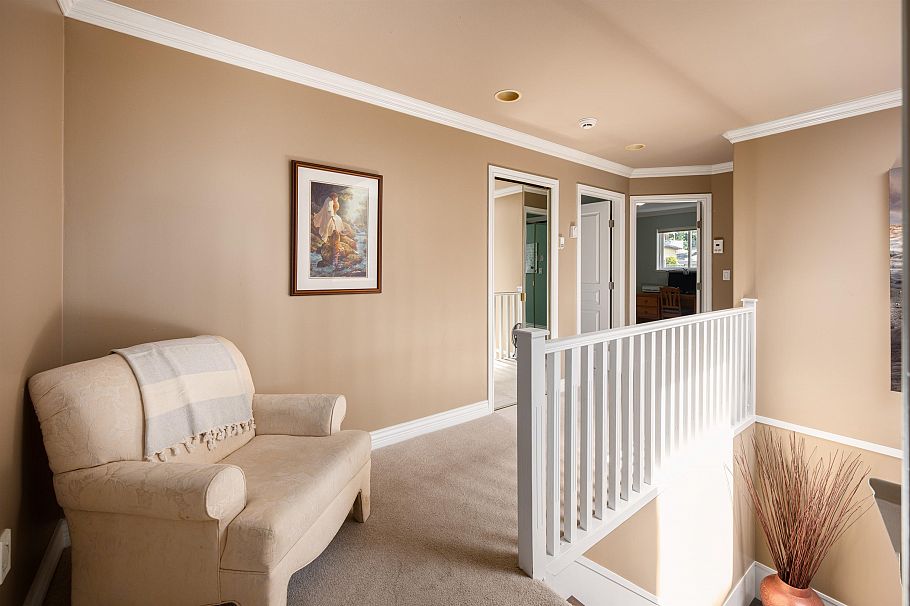 228 W Kings Road North Vancouver, BC - 18