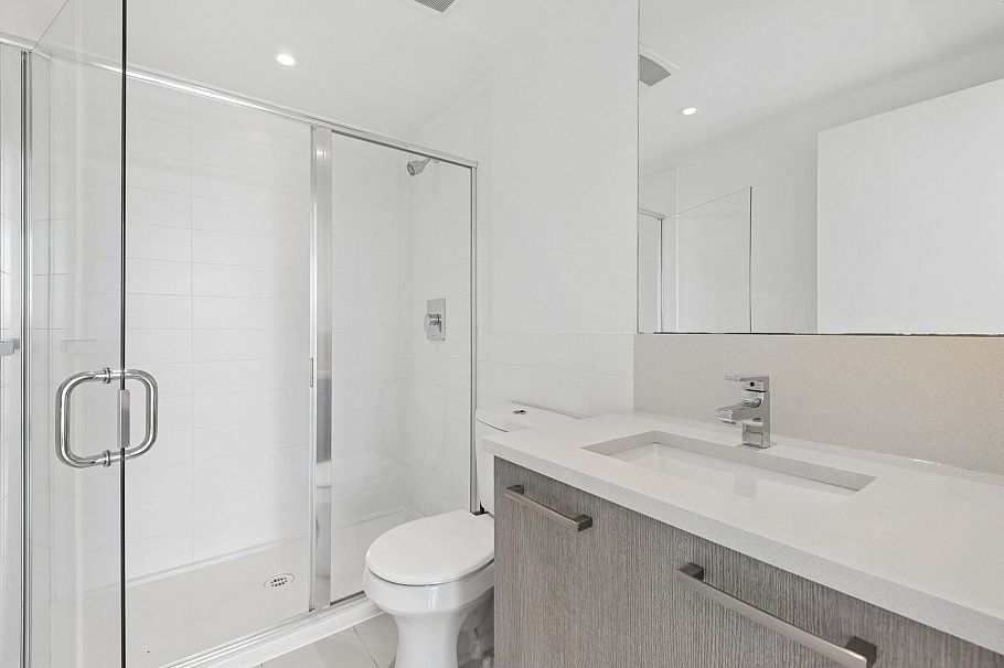 902 933 E Hastings Street Vancouver, BC - 5
