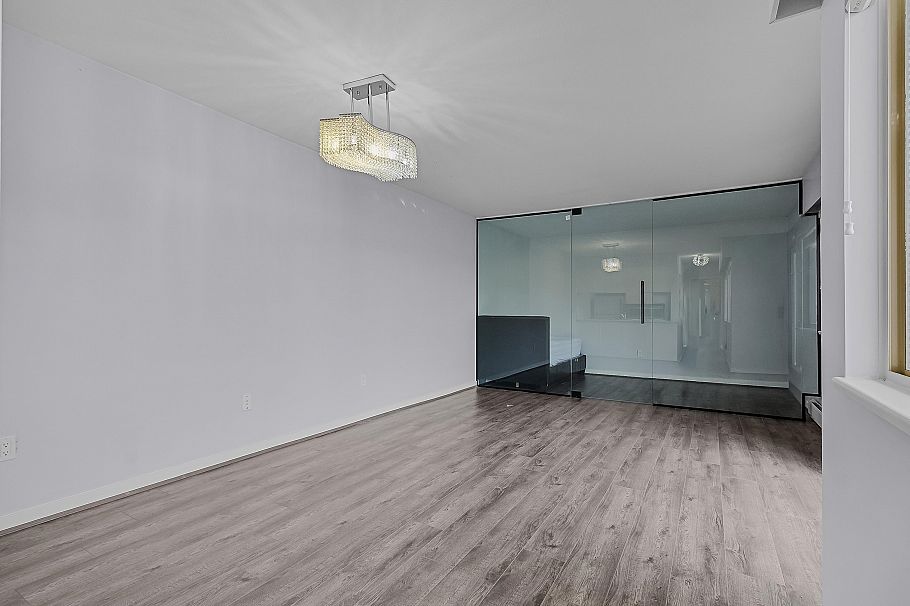 303 458 E 44th Avenue Vancouver, BC - 3