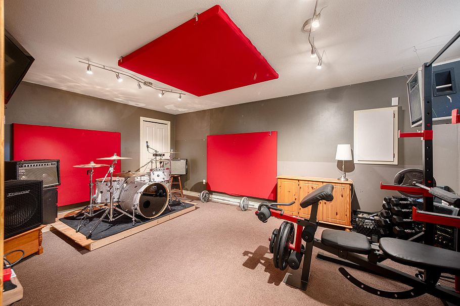 228 W Kings Road North Vancouver, BC - 36