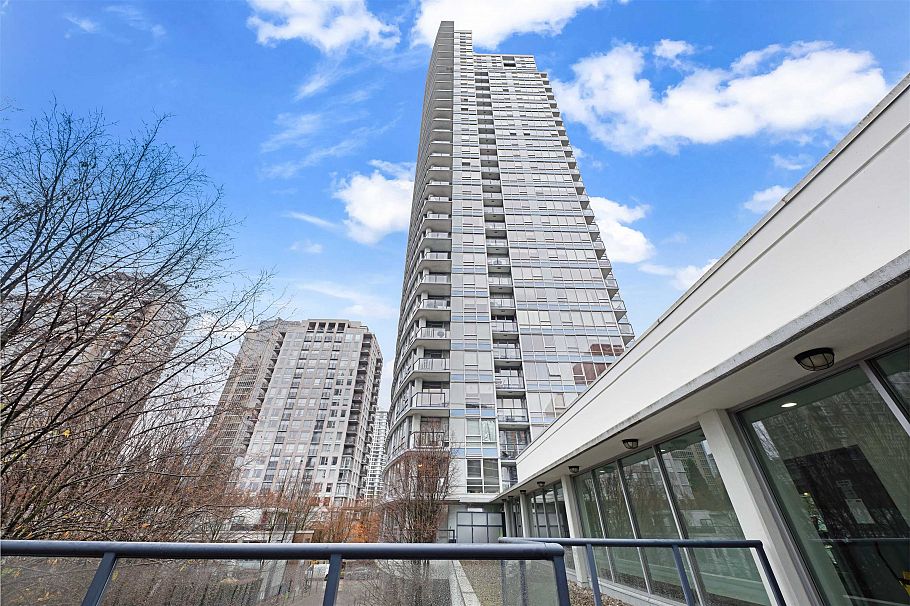 307 928 Beatty Street Vancouver, BC - 1