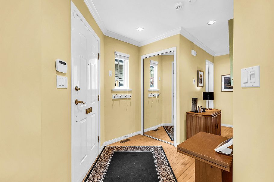 332 E 12th Street North Vancouver, BC - 33