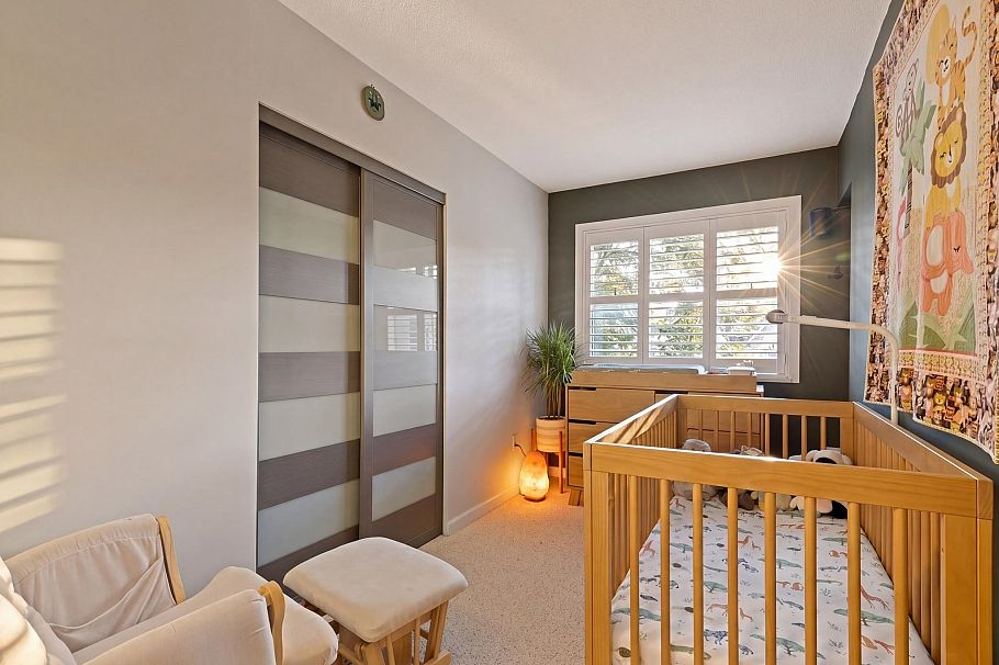 2558 W 4th Avenue Vancouver, BC - 17