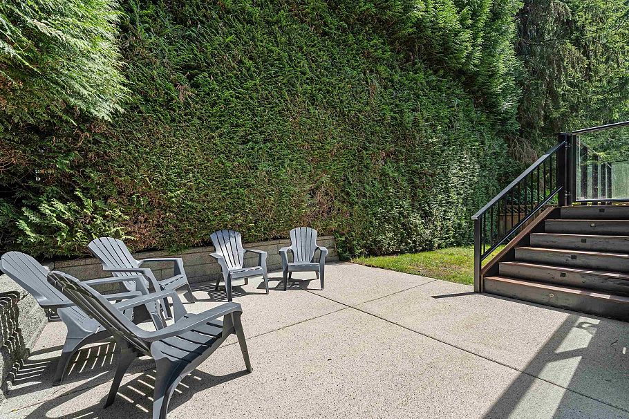 1690 Cascade Court North Vancouver, BC - 33
