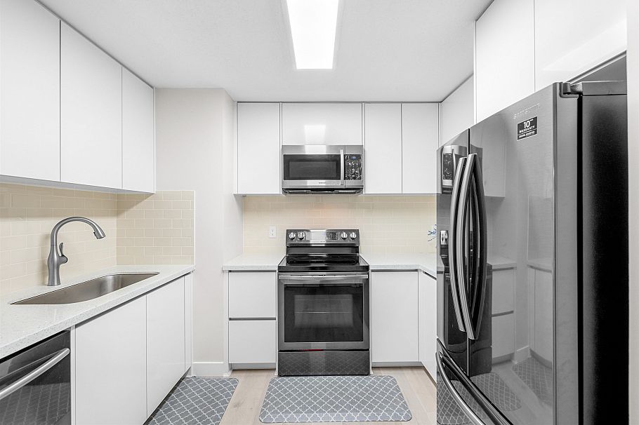 206 3668 Rae Avenue Vancouver, BC - 1