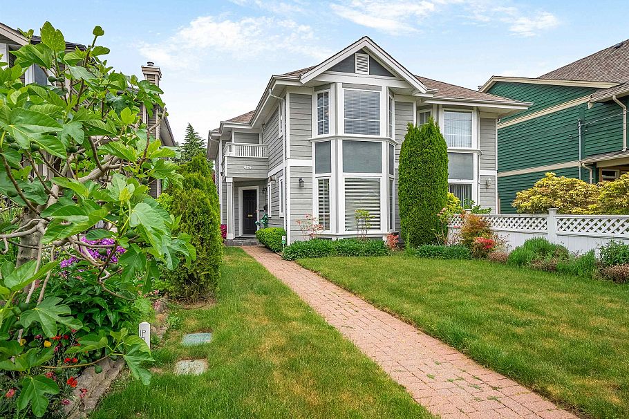 332 E 12th Street North Vancouver, BC - 2