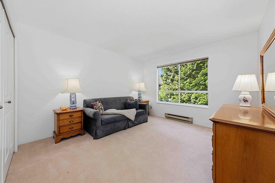 5 1925 Indian River Crescent North Vancouver, BC - 21