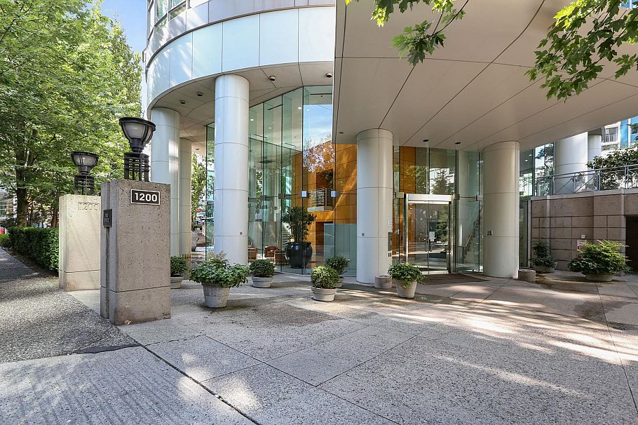 1203 1200 Alberni Street Vancouver, BC - 2