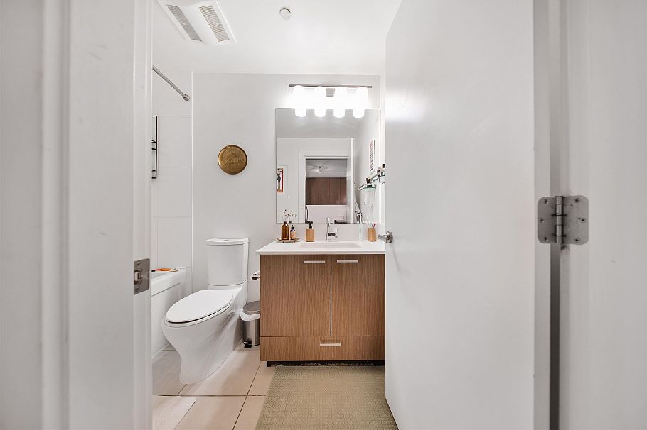 205 1330 Marine Drive North Vancouver, BC - 8