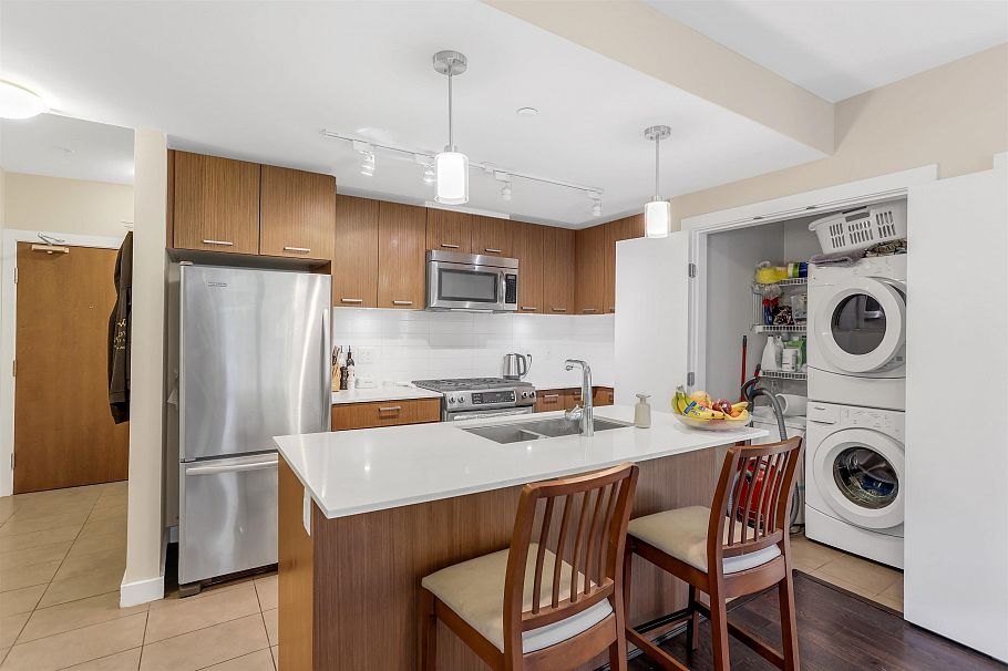 204 1177 Marine Drive North Vancouver, BC - 11