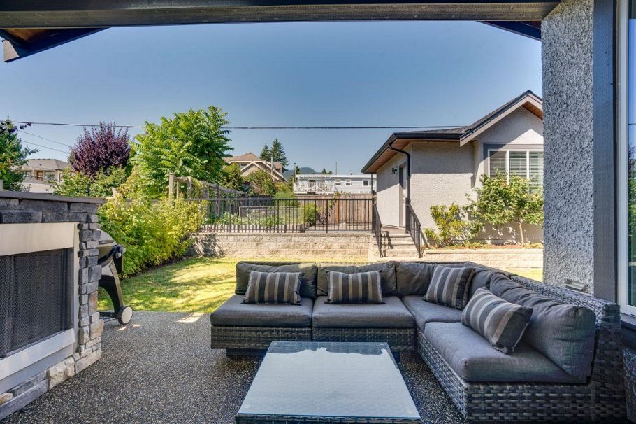 738 E 13th Street North Vancouver, BC - 20