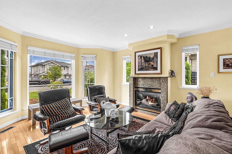 332 E 12th Street North Vancouver, BC - 5