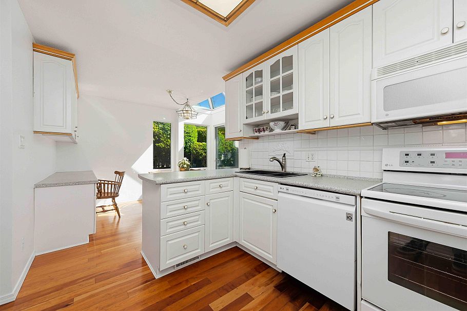 5 1925 Indian River Crescent North Vancouver, BC - 8