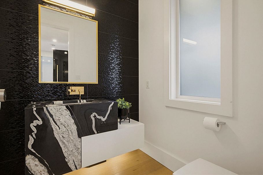 919 E 4th Street North Vancouver, BC - 19