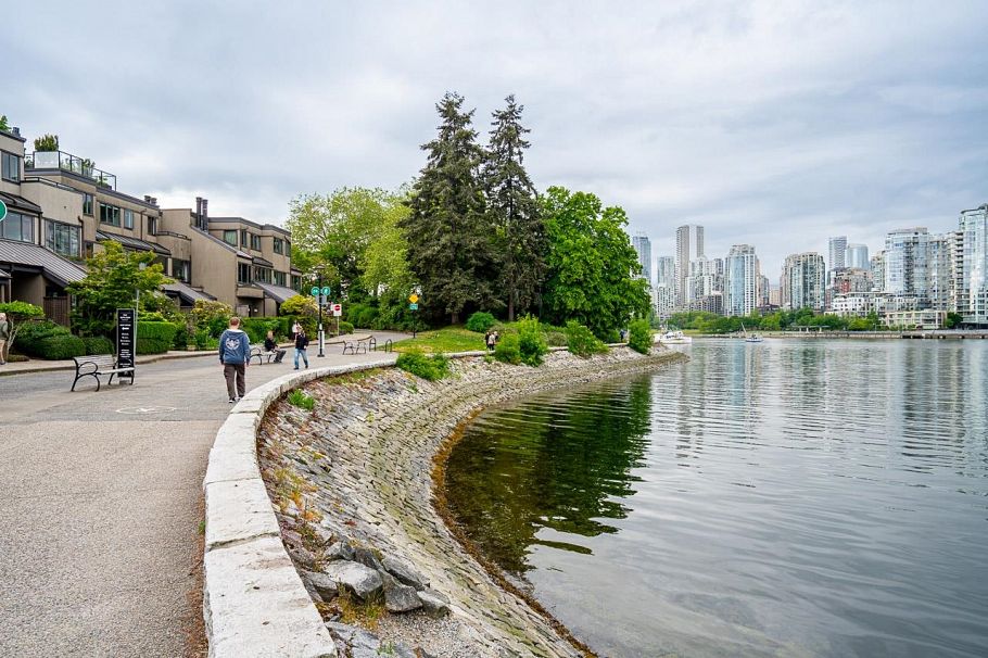 697 Moberly Road Vancouver, BC - 38