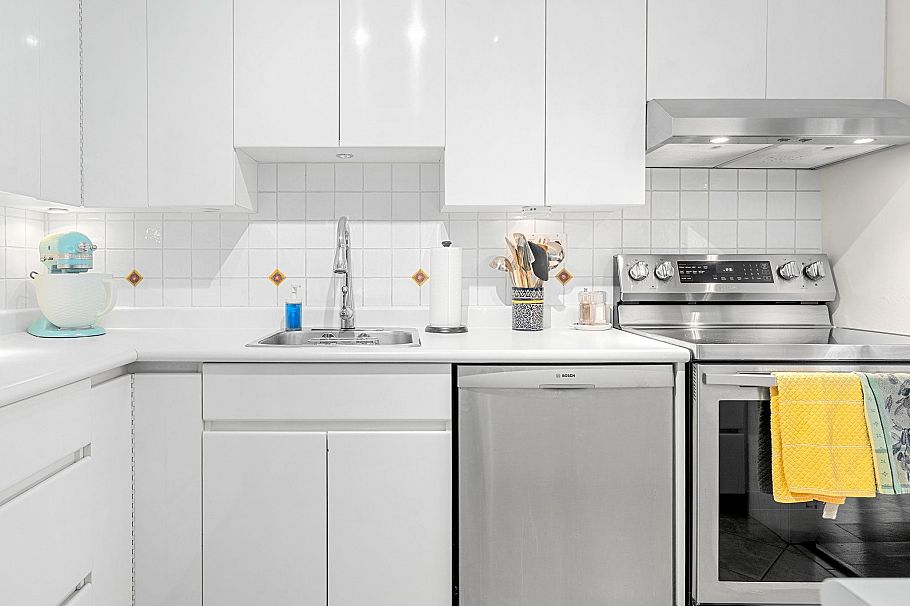208 1266 W 13th Avenue Vancouver, BC - 13