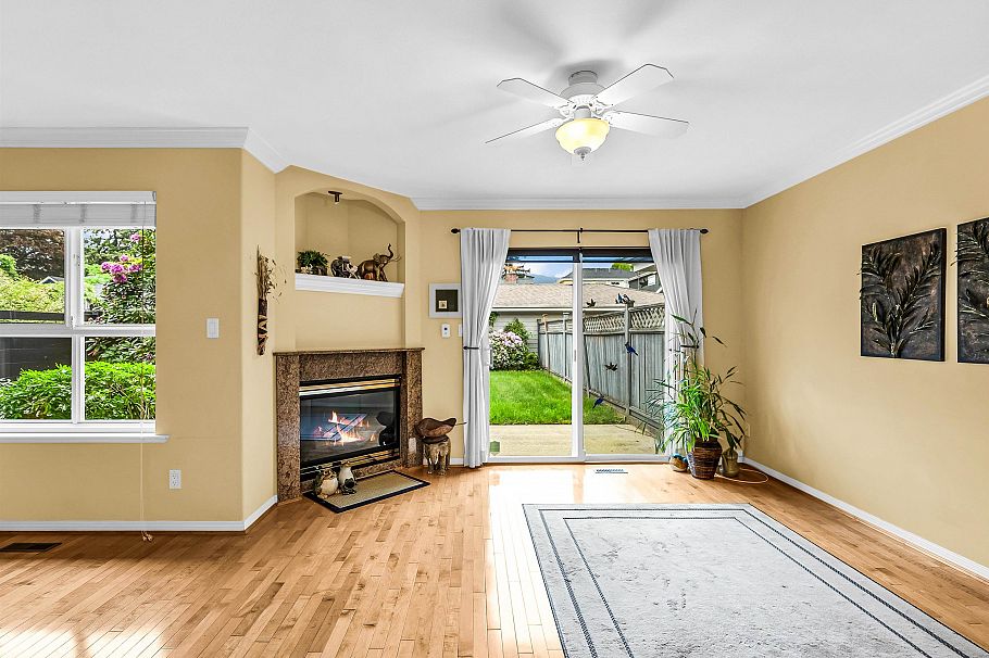 332 E 12th Street North Vancouver, BC - 17