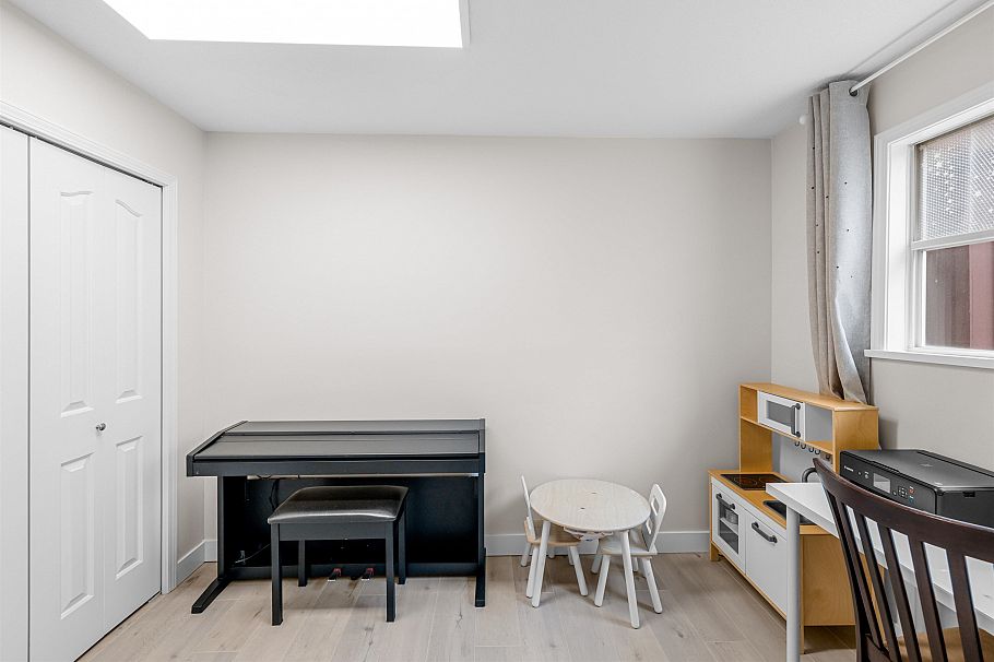 206 3668 Rae Avenue Vancouver, BC - 22