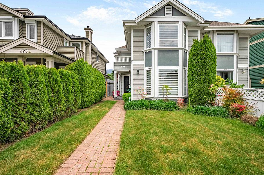 332 E 12th Street North Vancouver, BC - 1