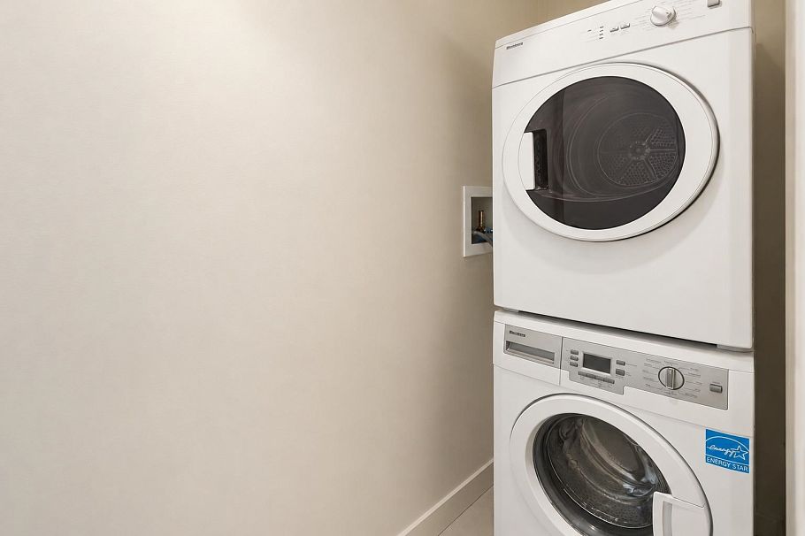 153 W 2nd Street North Vancouver, BC - 26