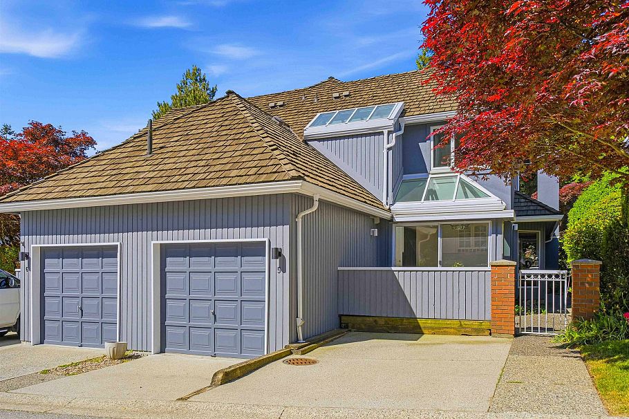 5 1925 Indian River Crescent North Vancouver, BC - 1
