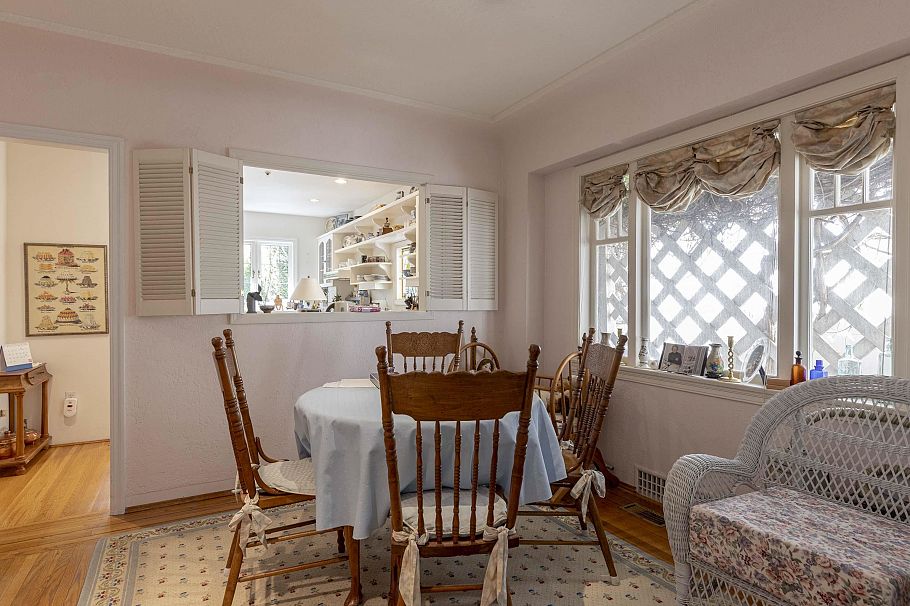 4518 W 12th Avenue Vancouver, BC - 8