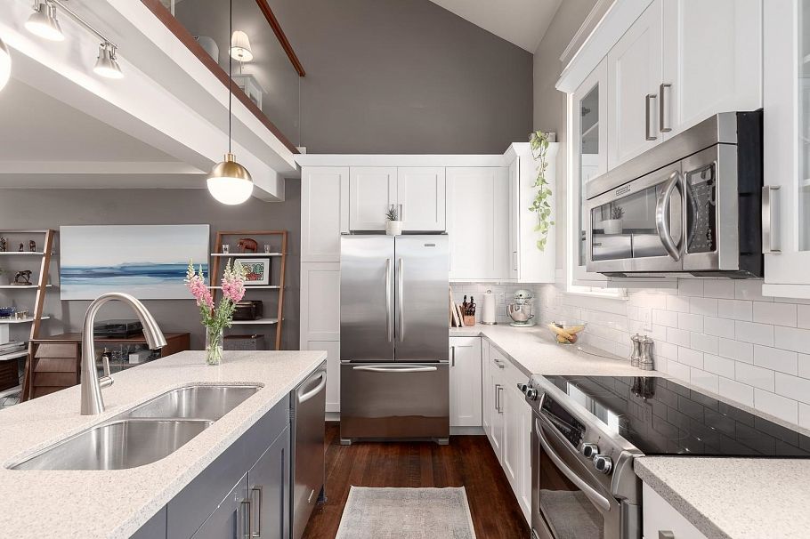 1077 Salsbury Drive Vancouver, BC - 17