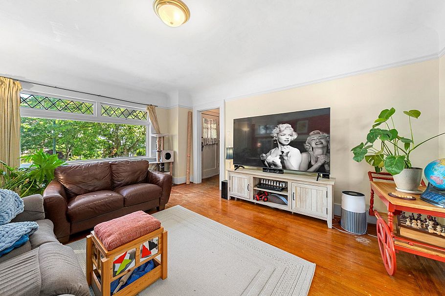 3218 W 6th Avenue Vancouver, BC - 3