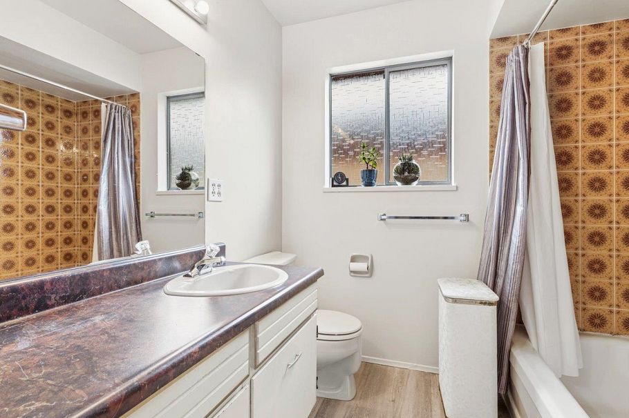 7611 Oak Street Vancouver, BC - 21