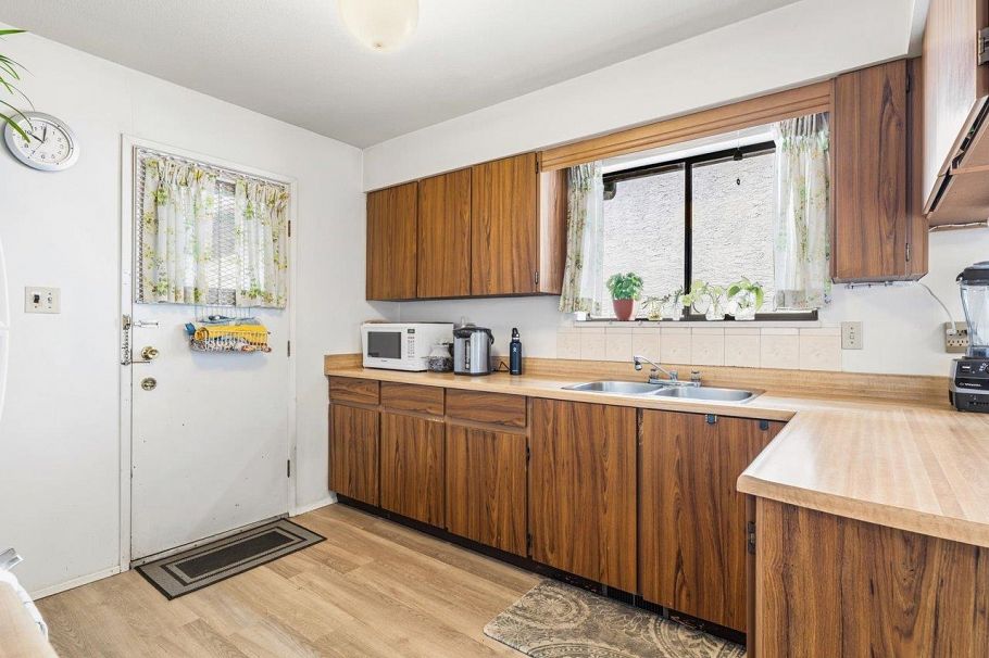 7611 Oak Street Vancouver, BC - 10