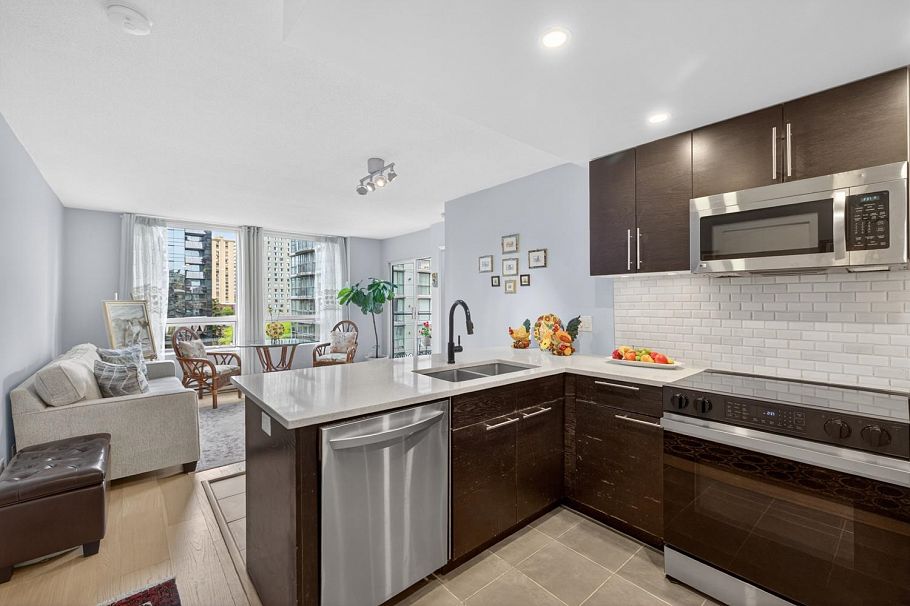 1005 811 Helmcken Street Vancouver, BC - 1