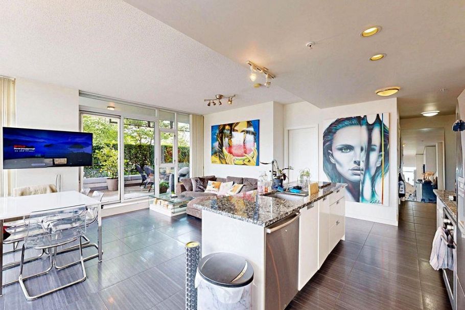 865 2080 W Broadway Vancouver, BC - 2