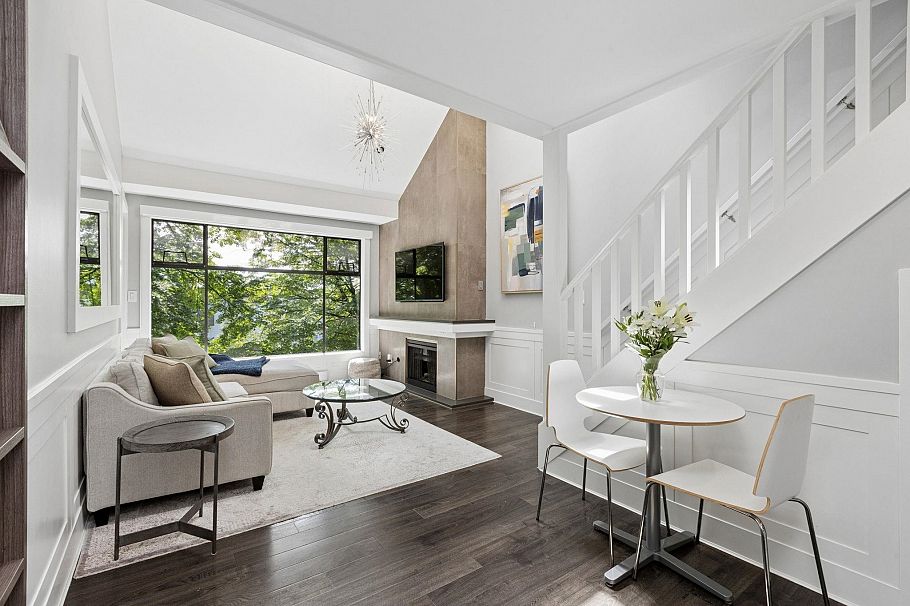 303 1702 Chesterfield Avenue North Vancouver, BC - 1