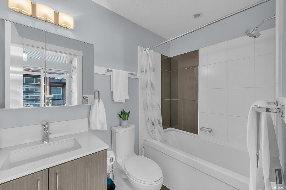 PH 17 3479 Wesbrook Mall Vancouver, BC - 27