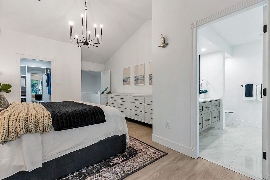 1102 Strathaven Drive North Vancouver, BC - 12