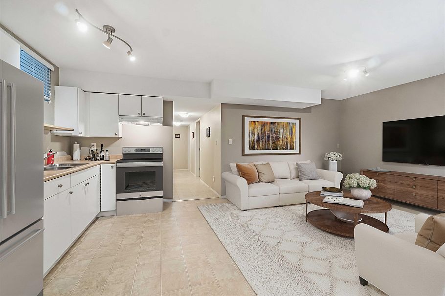 4268 Hoskins Road North Vancouver, BC - 2