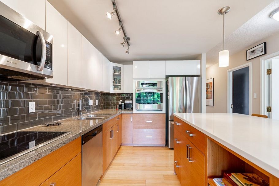 301 1450 Pennyfarthing Drive Vancouver, BC - 1