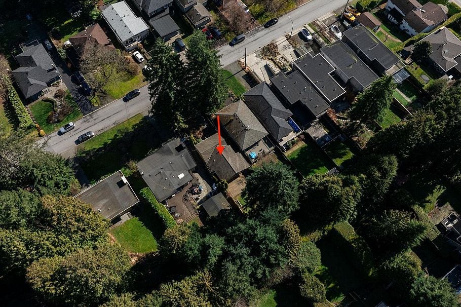 3015 Royal Avenue North Vancouver, BC - 32