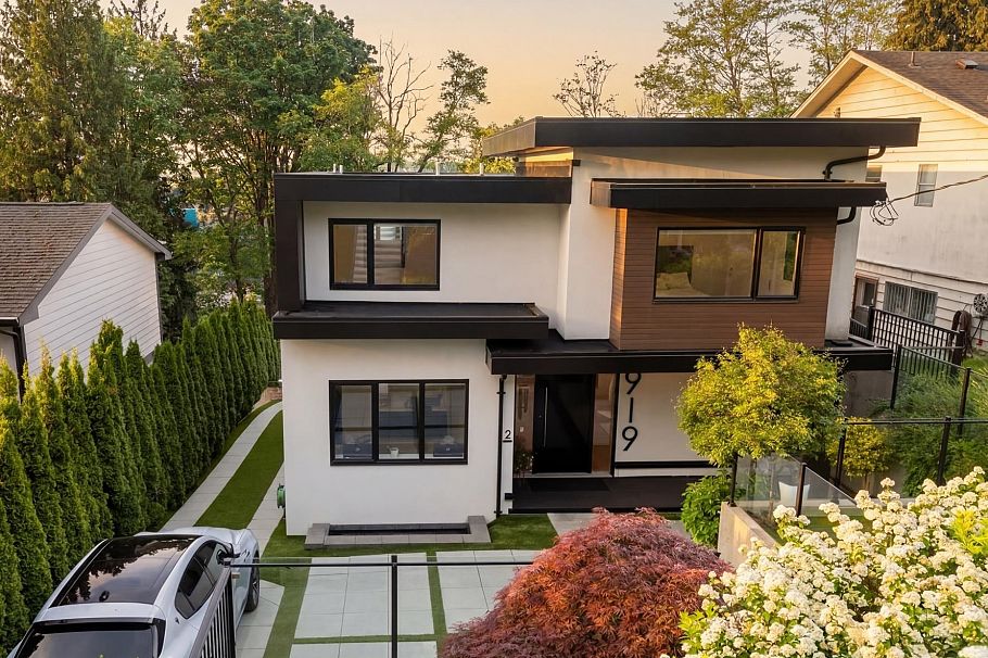 919 E 4th Street North Vancouver, BC - 1
