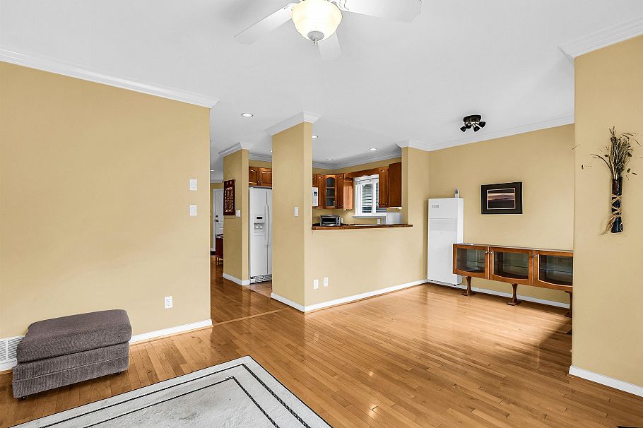 332 E 12th Street North Vancouver, BC - 21