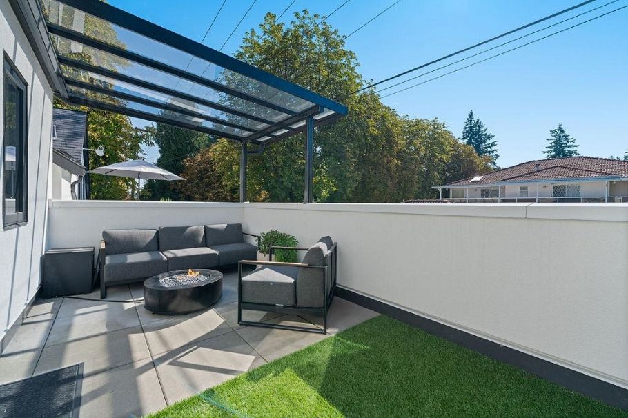 4921 Larch Street Vancouver, BC - 1