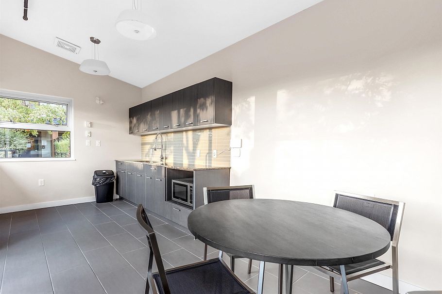 204 1177 Marine Drive North Vancouver, BC - 23