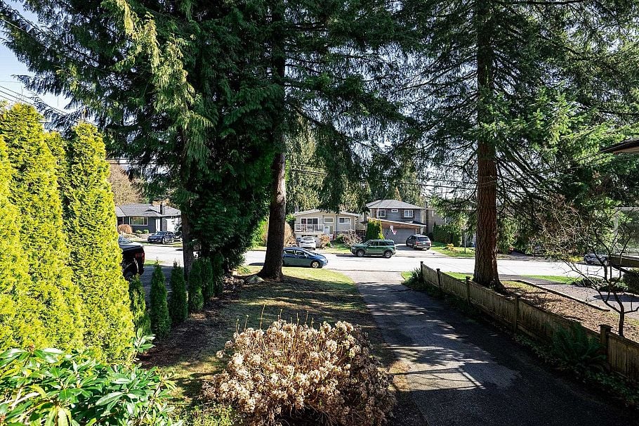 3015 Royal Avenue North Vancouver, BC - 39