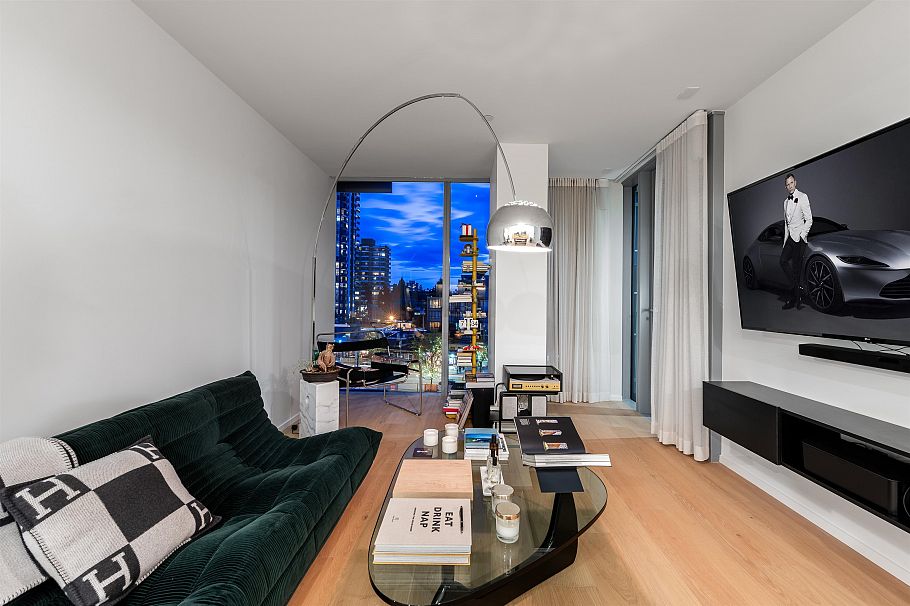 708 1568 Alberni Street Vancouver, BC - 3