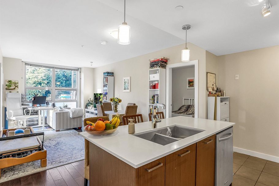 204 1177 Marine Drive North Vancouver, BC - 10