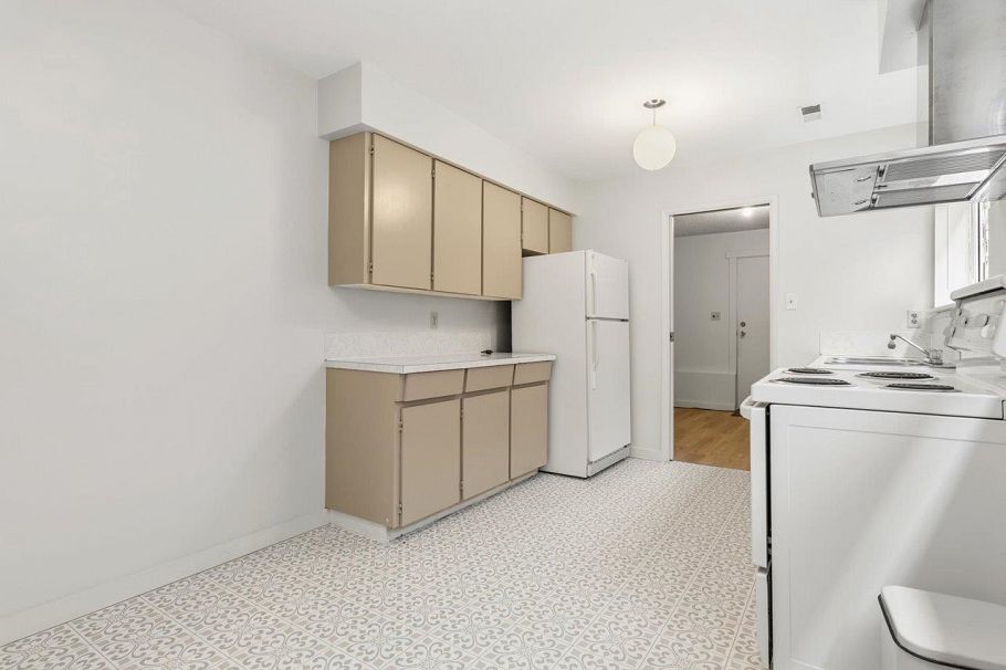 7611 Oak Street Vancouver, BC - 28